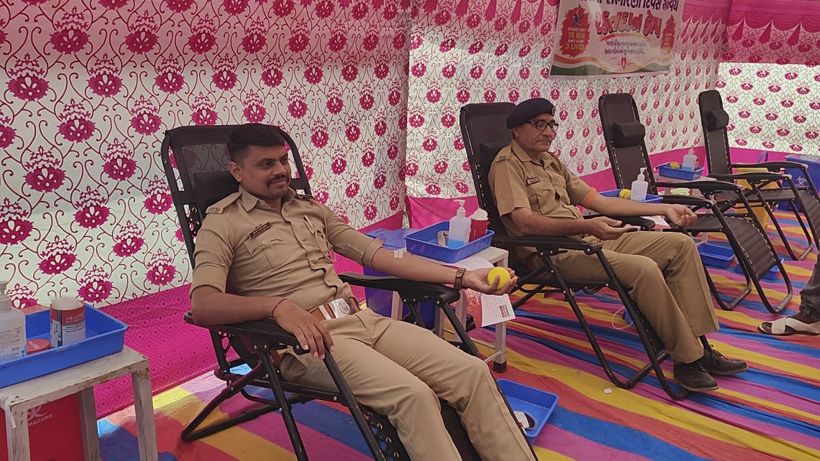 સાવરકુંડલા રૂરલ પોલીસની વીજપડી આઉટ પોસ્ટ ખાતે રક્તદાન કેમ્પ યોજાયો, 70 યુનિટ રક્ત એકત્ર કરાયું
