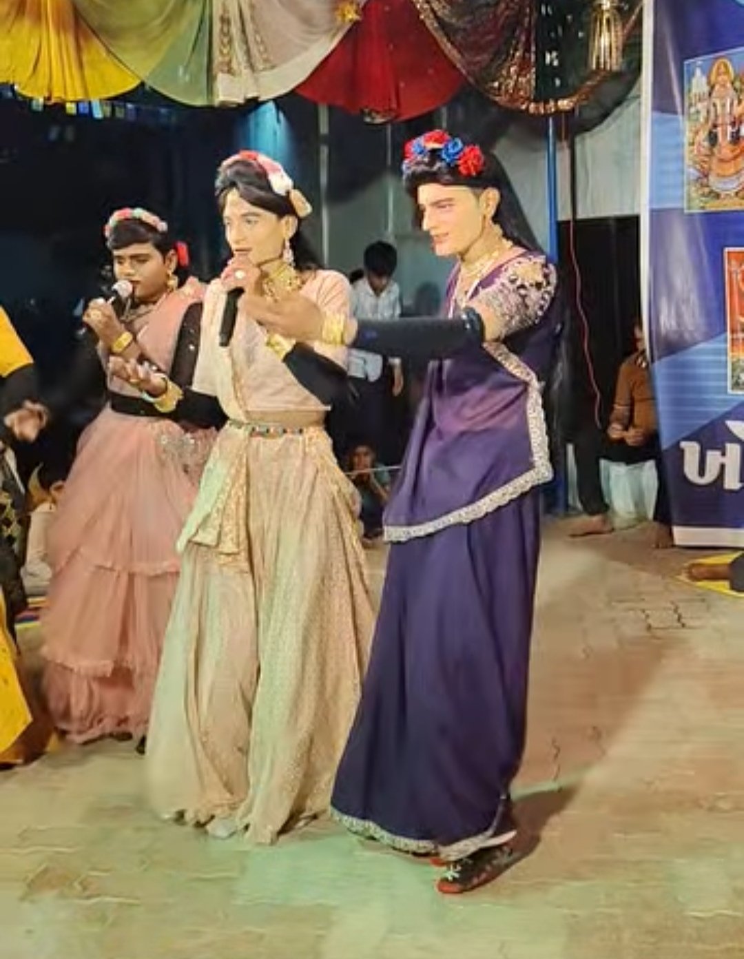 દામનગર સદી જુના પુરબીયા શેરી શ્રી ખોડિયાર ગરબી મંડળ આજે પણ પ્રાચીન અમર પાત્રો નિર્દોષ મનોરંજન ની પ્રસ્તુતિ ની પરંપરા