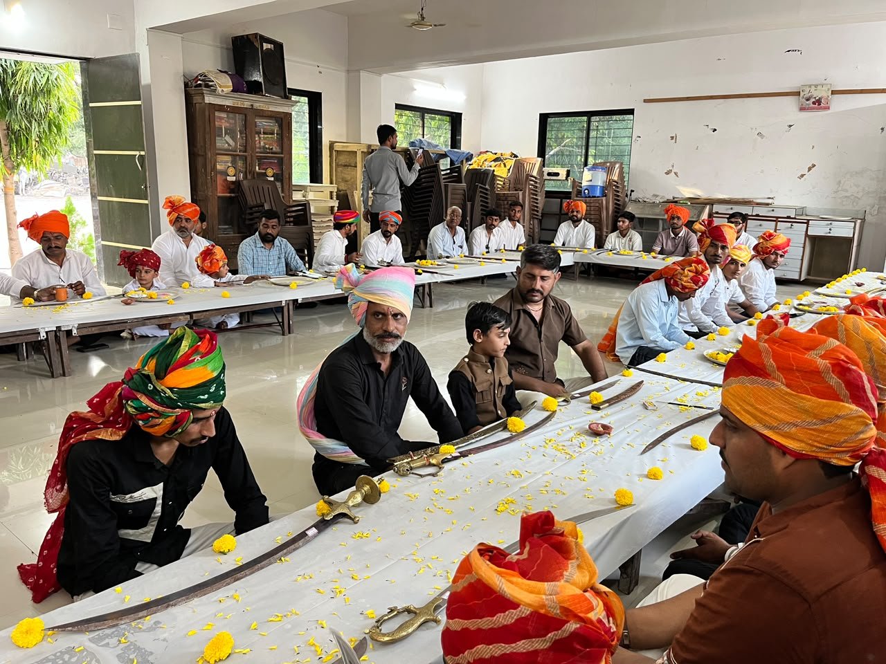 દામનગર ગાયત્રી મંદિર ખાતે લાઠી અને ગઢડા સ્વામીના તાલુકા ની સંયુક્ત ક્ષત્રિય સમાજ ની શસ્ત્ર પુજા રેલી યોજાય