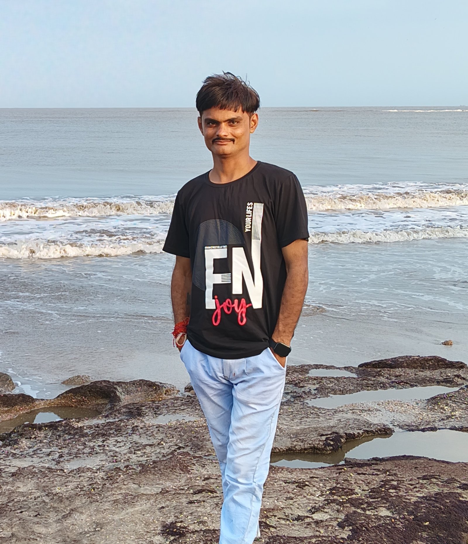 અમેરિકી રાષ્ટ્રપતિ ડોનાલ્ડ ટ્રમ્પે હ્યુમન રાઈટ્સ ફેડરેશનના પ્રમુખ મહેન્દ્ર આયલાણીને દેશભક્ત ગણાવી અને જન્મદિવસની શુભેચ્છાઓ પાઠવી