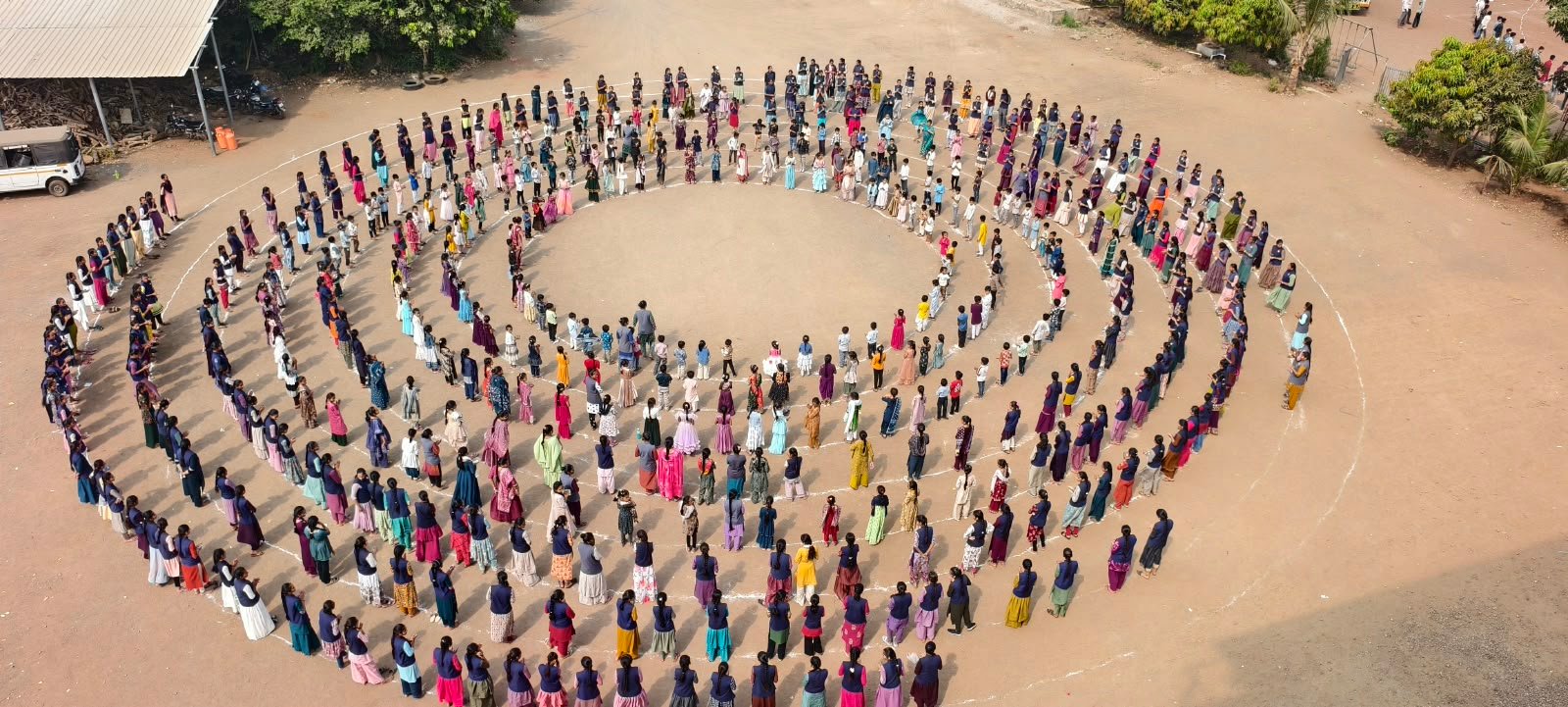 જય જનની વિદ્યાસંકુલ – બપાડા ખાતે ૨૨૦૦ બાળકો દ્વારા ભવ્ય રાસ-ગરબાનું આયોજન