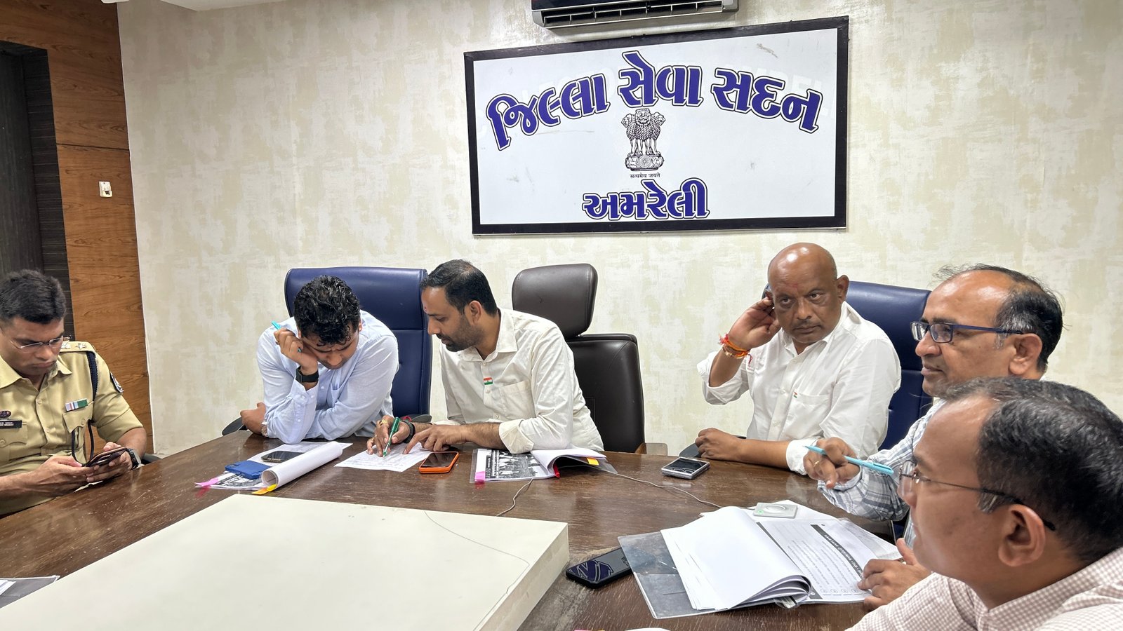 રાજ્યમંત્રી કૌશિકભાઈ વેકરીયાની ઉપસ્થિતિમાં ‘પી.એમ. કિસાન સન્માન નિધિ’ જિલ્લાકક્ષા કાર્યક્રમના સુચારું આયોજન અર્થે બેઠક યોજાઈ