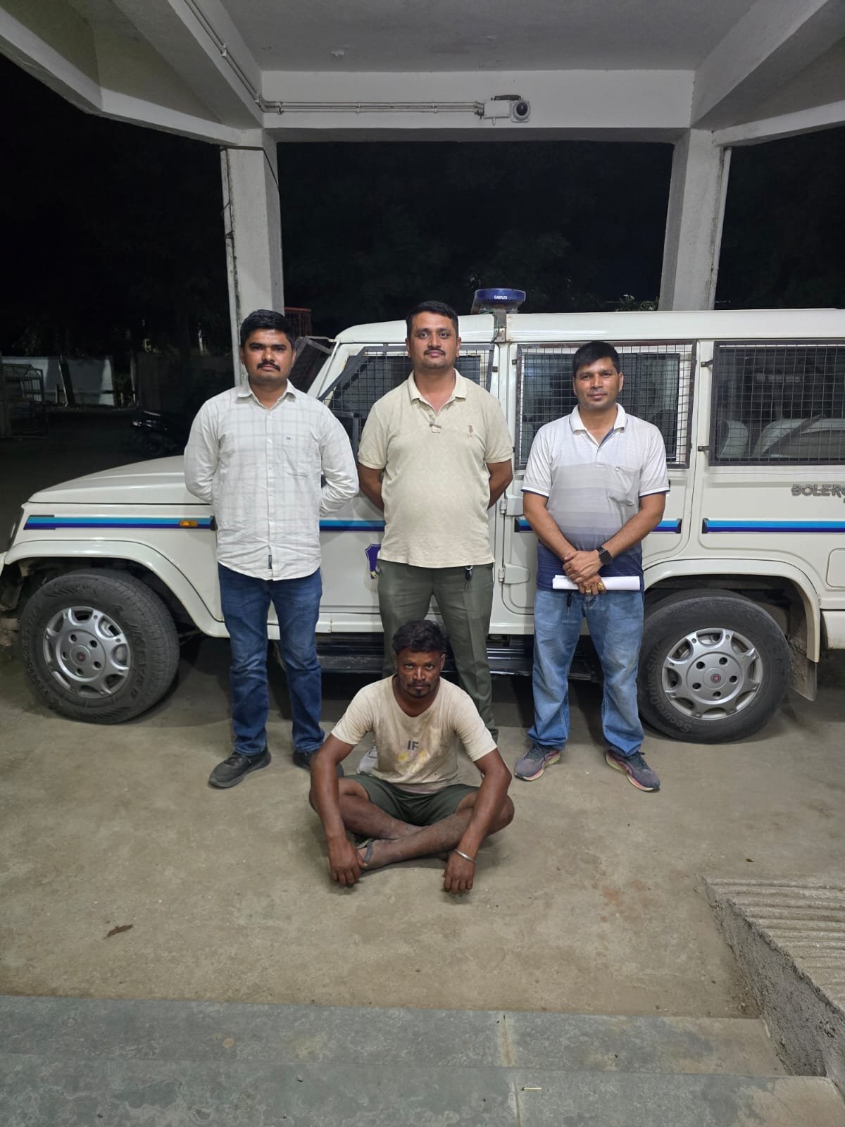 સાવરકુંડલા ટાઉન પોલીસ સ્ટેશનના ઘરફોડ ચોરીના ગુનામાં છેલ્લા એક વર્ષથી નાસતા ફરતા લીસ્ટેડ આરોપી ને પકડી પાડતી અમરેલી એલ.સી.બી.