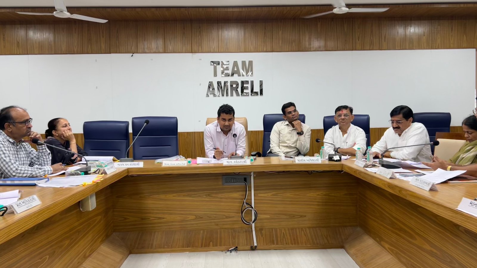 જિલ્લા કલેક્ટરશ્રી વિકલ્પ ભારદ્વાજના અધ્યક્ષસ્થાને જિલ્લા સંકલન અને ફરિયાદ નિવારણ સમિતિની બેઠક યોજાઈ