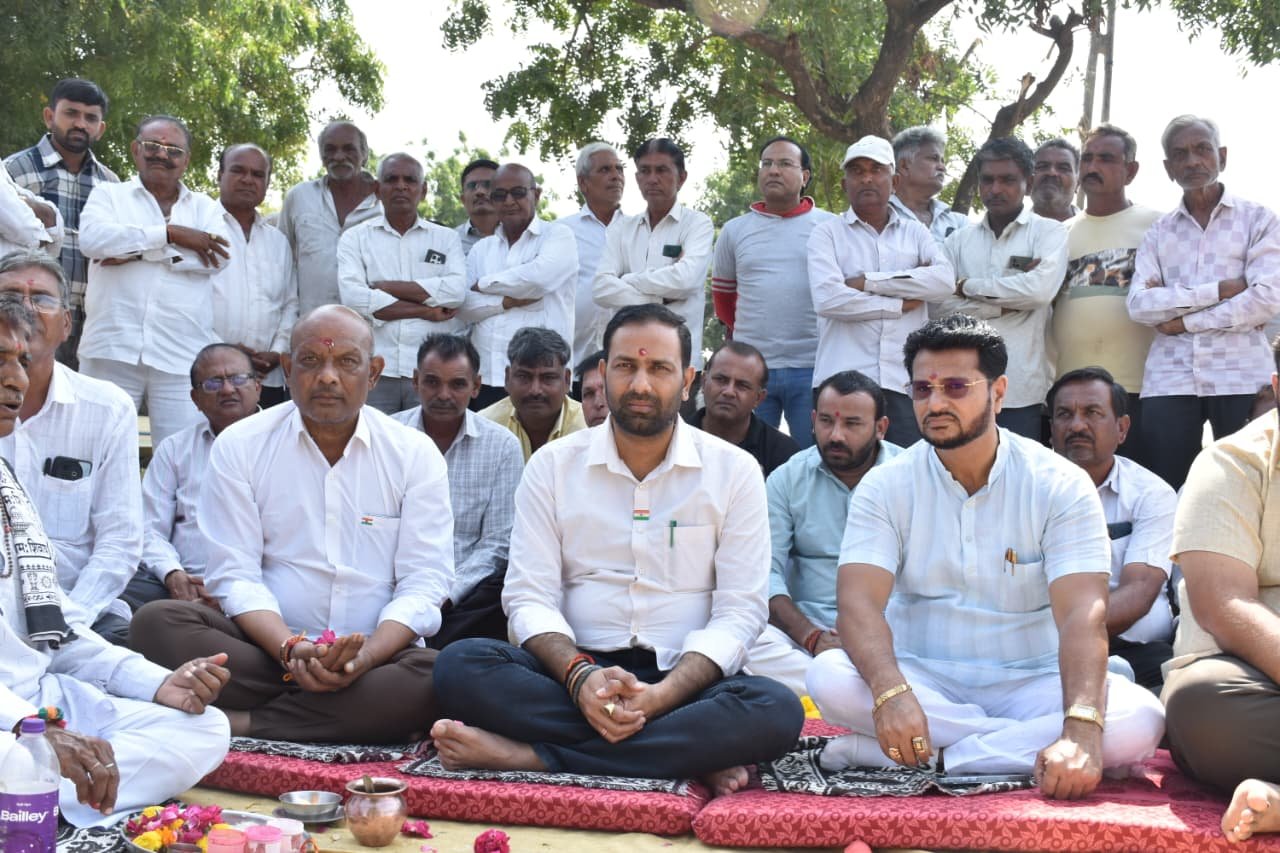 ઊર્જા રાજ્યમંત્રી કૌશિકભાઈ વેકરીયા અને સાંસદ ભરતભાઈ સુતરીયાના હસ્તે વડેરા ગામે રૂ. ૨ કરોડના ખર્ચે માઇનોર બ્રિજના નિર્માણકાર્યનું ખાતમુહૂર્ત