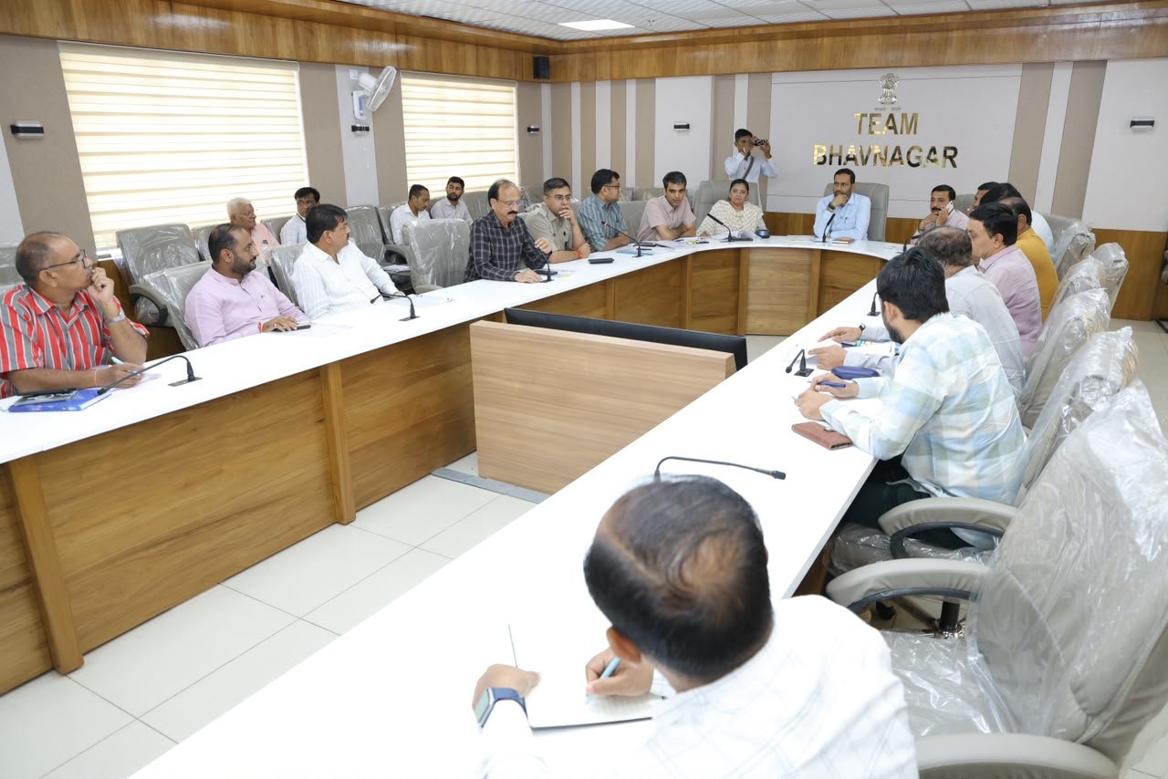 પી.એમ. કિસાન ઉત્સવ અને રાષ્ટ્રીય એકતા દિવસની ભવ્ય ઉજવણીના આયોજન અંગે પ્રભારી મંત્રી કૌશિકભાઈ વેકરિયાના અધ્યક્ષસ્થાને બેઠક યોજાઈ